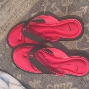 Nike memory foam flip flops